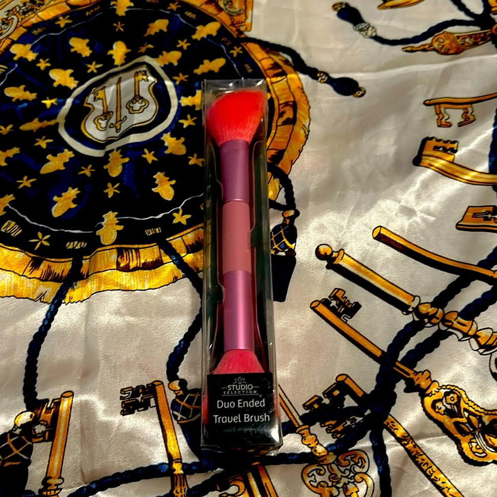 NWT Duo Ended Travel Brush